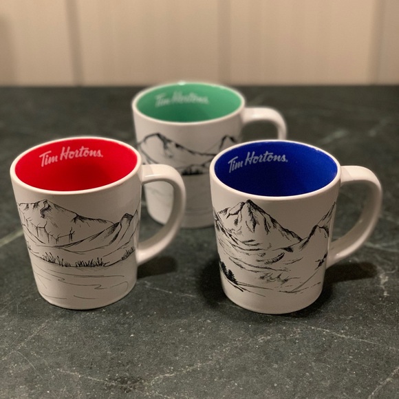 TIM HORTONS| 2018 Set of three themed mugs. - Picture 1 of 10